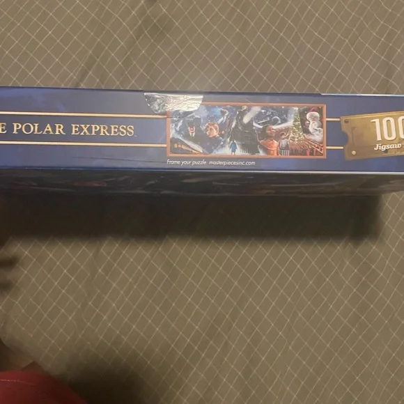 Warner Bros. The Polar Express Puzzle - Blue and Gold - Picture 8 of 9